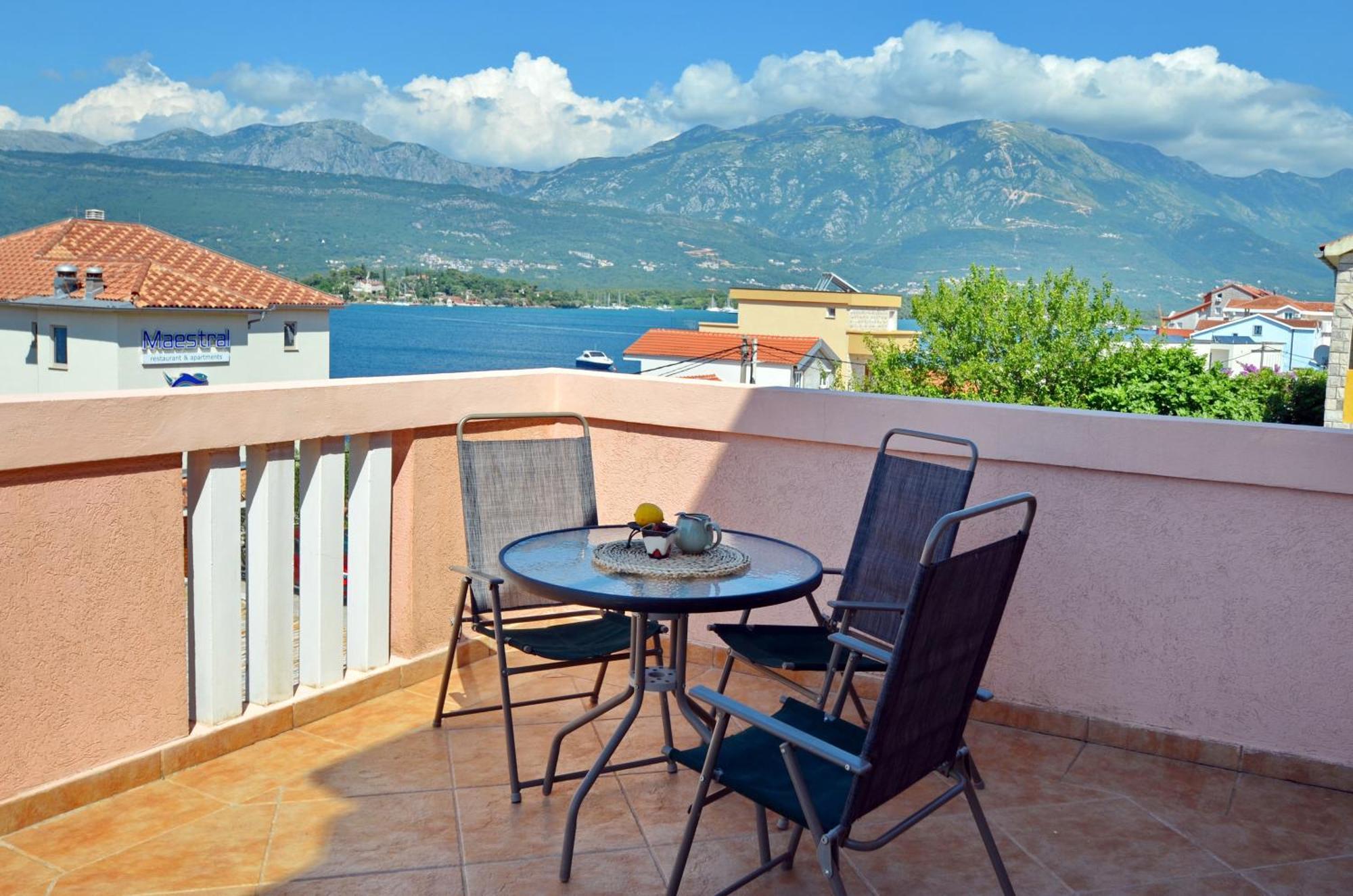 Stradioti Apartments Tivat Bagian luar foto