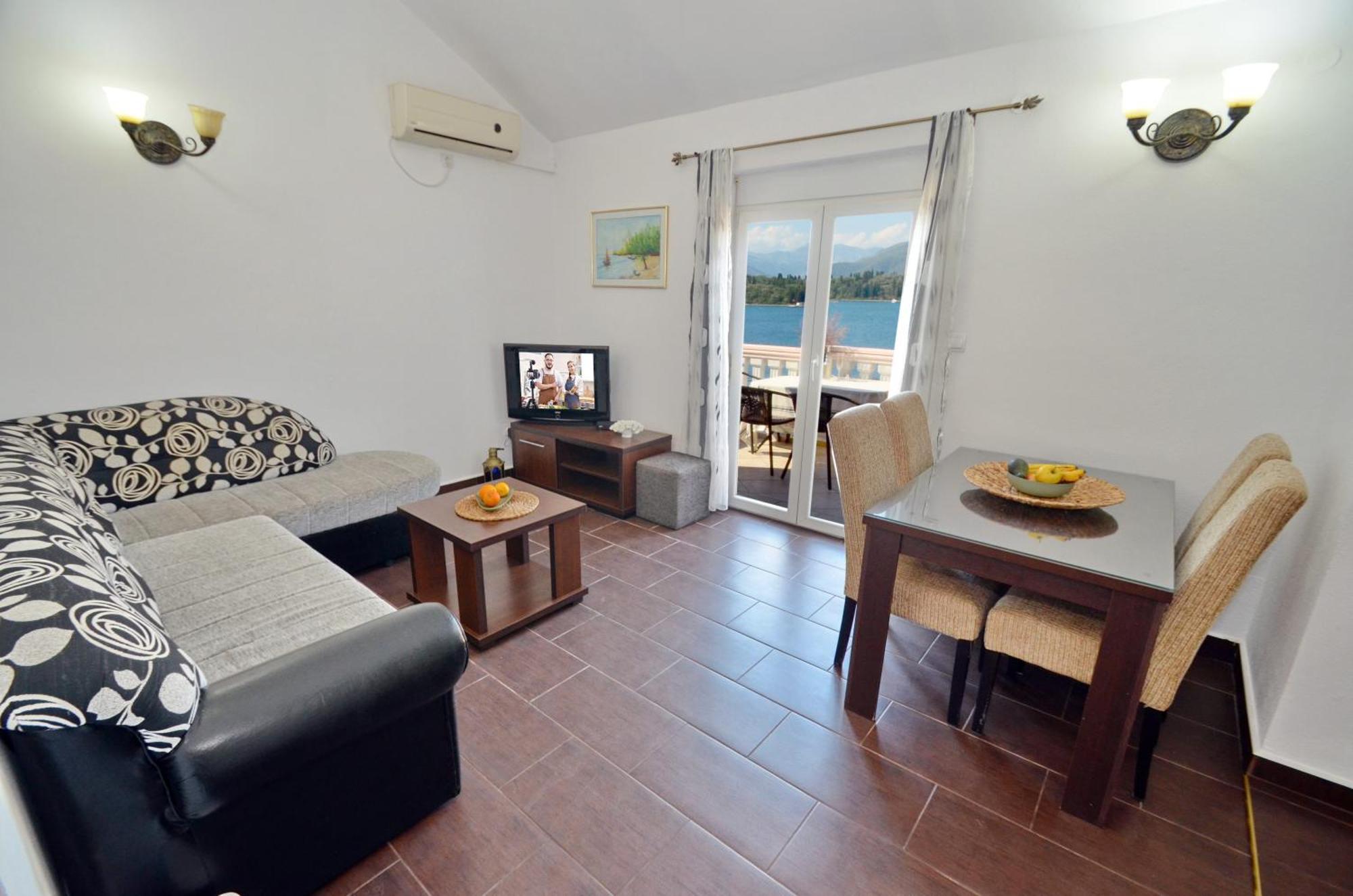 Stradioti Apartments Tivat Bagian luar foto