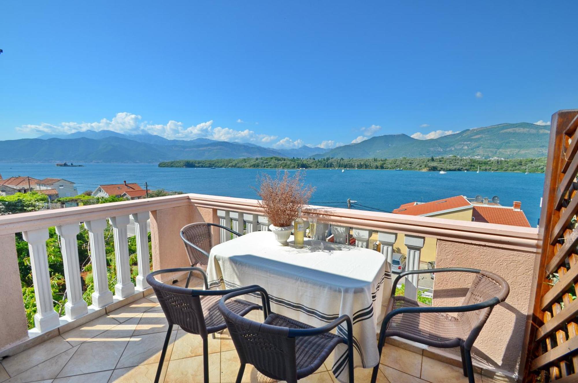 Stradioti Apartments Tivat Bagian luar foto